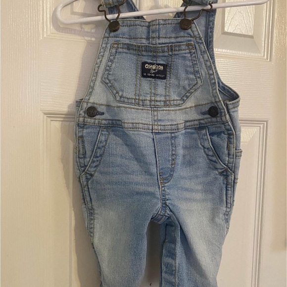 Oshkosh B’Gosh Stretch Overalls - size 3 months - Picture 2 of 7